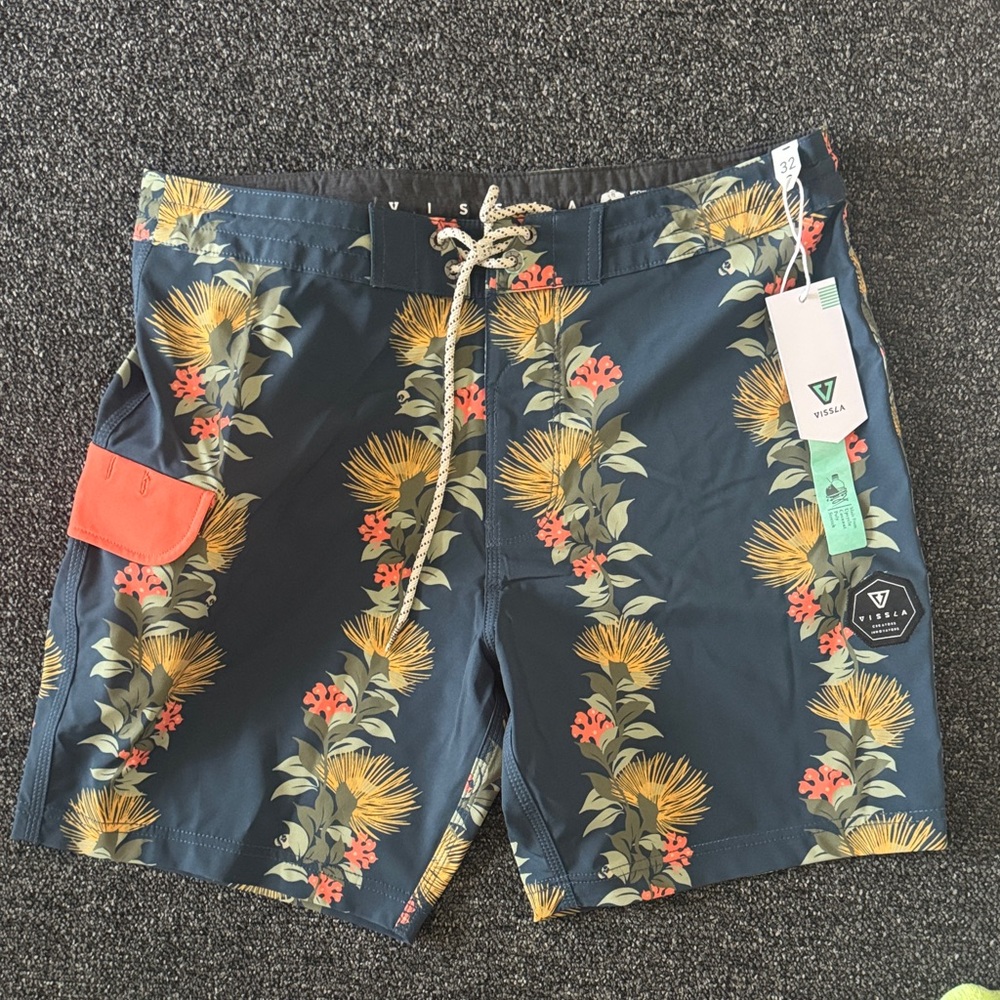 VISSLA Men's Tropical Floral Board Shorts - Navy and Red
